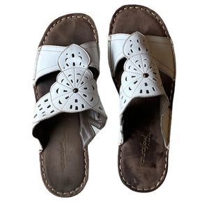 Lightly Worn White Floral Natural Soul Naturalizer Sandals Size 10M